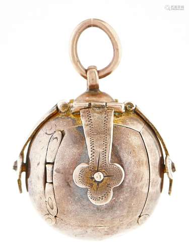 A silver and gold masonic opening ball pendant, 7.7g