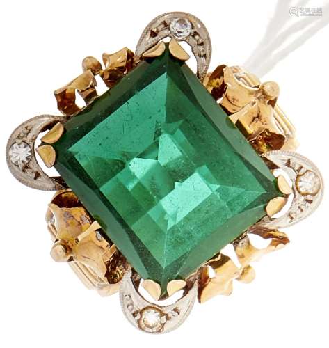 A green paste ring, in gold, 5.2g, size Q½