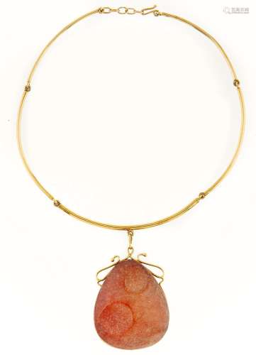 A gold and amber necklace, 33.9g