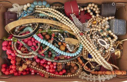 Miscellaneous costume jewellery, vintage leather and other j...