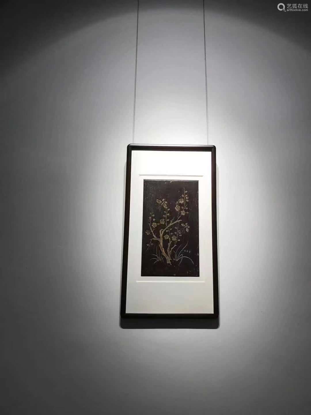晚清民国时期 梅 大黑漆描金老花板挂匾 Deal Price Picture 晚清民国时期 梅 大黑漆描金老花板挂匾 Deal Price Picture