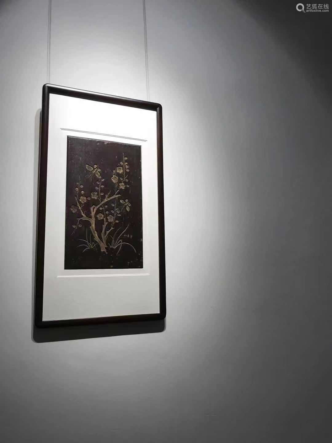 晚清民国时期 梅 大黑漆描金老花板挂匾 Deal Price Picture 晚清民国时期 梅 大黑漆描金老花板挂匾 Deal Price Picture