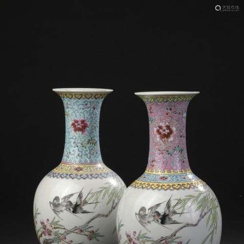 Paire de vases en porcelaine polychrome Chine, XX…