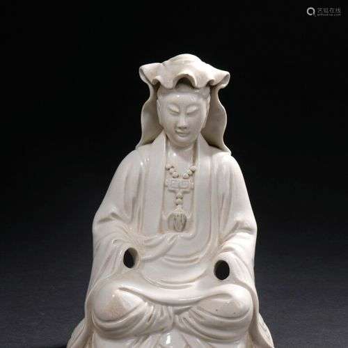 Deux statuettes de Guanyin et Shouloa en porcelain…