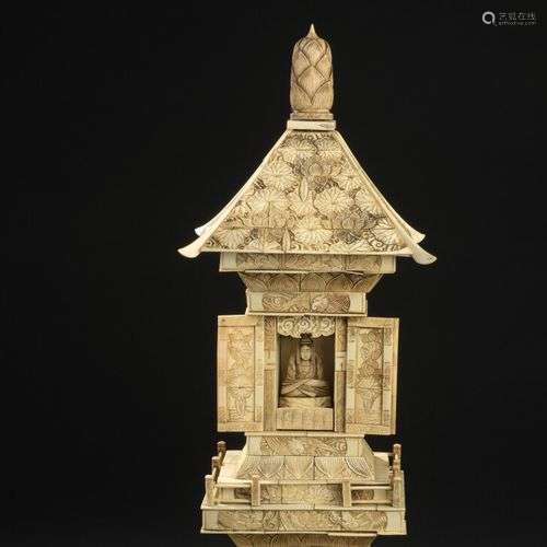 Butsudan en forme de pagode en bois et placage d'i…