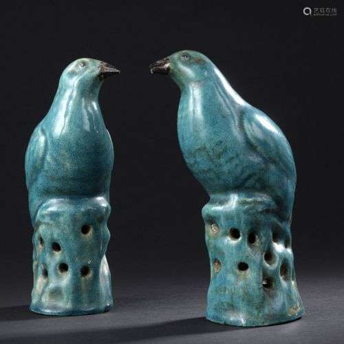 Paire d'oiseaux en grès émaillé turquoise Chine, …