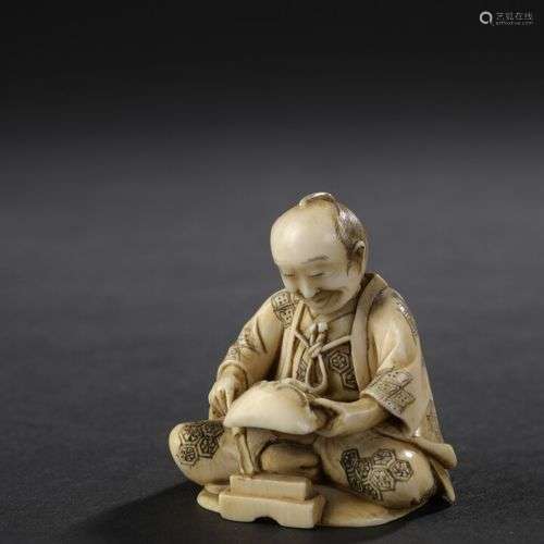 Petit okimono en ivoire sculpté Japon, circa 1920…