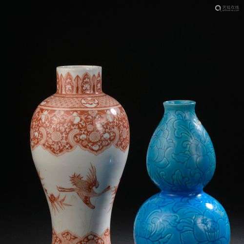 Deux vases en porcelaine rouge de fer et turquoise…