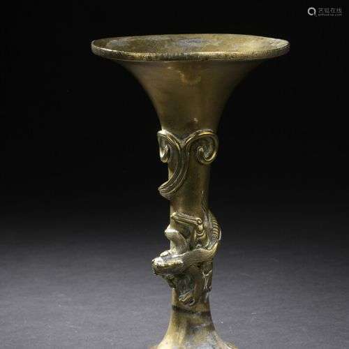 Vase Gu en bronze Chine, XIXe siècle Le col larg…