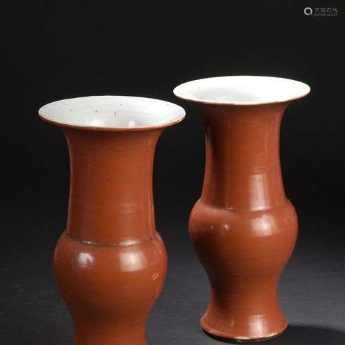 Paire de vases Yenyen en porcelaine corail Chine,…