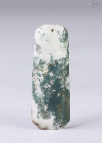 A Green and White Agate Pendant