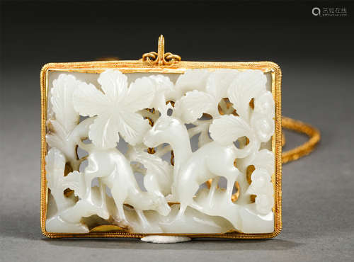 A Gold Mounted Jade Pendant