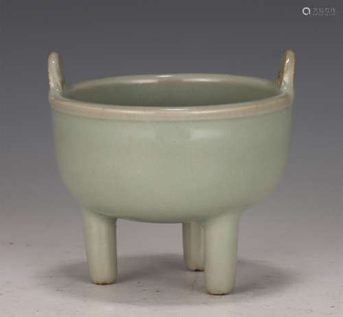 A Longquan Celadon Glaze Porcelain Tripod Censer