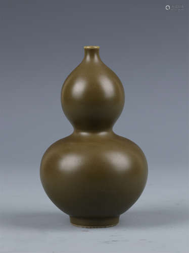 A Tea-Dust Glaze Porcelain Double-Gourds Vase