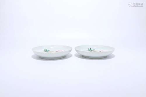 pair of chinese famille rose porcelain dishes