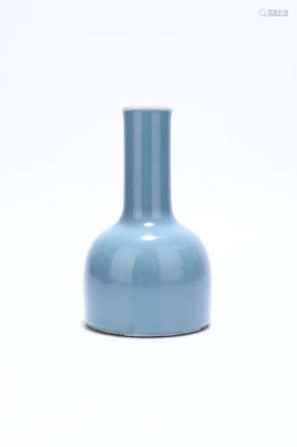 chinese blue glazed porcelain mallet-form vase