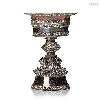 Smörlampa, låghaltigt silver. Tibet, 1800-tal.