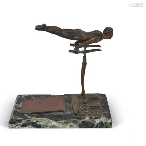 Sculpture en bronze sur socle marbre. «Gymnaste au…