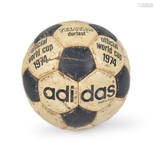 Ballon Adidas utilisé pendant la saison 1974 1975 …