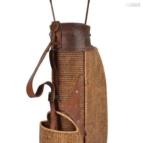 Sac de golf en osier tressé et renforts cuirs. Exc…