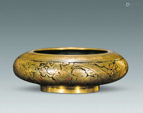 十九世纪 精铜錾刻缠枝花卉烟缸