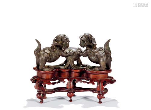 清中期 铜绣狮戏球
