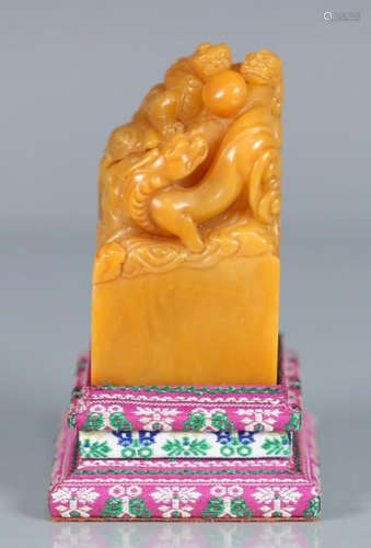 NEIWUFU TIANHUANG STONE CARVED DRAGON SEAL