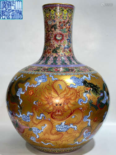 QIANLONG MARK GOLDEN GLAZE VASE