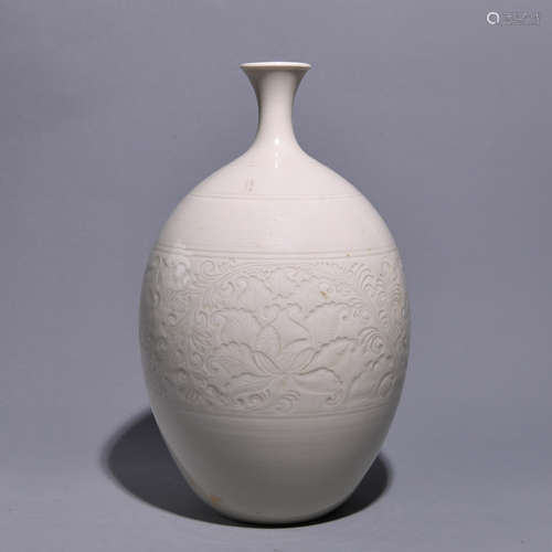 A DARK ENGRAVING FLOWER PATTERNED BOTTLE FROM DING KILN