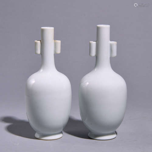 A PAIR OF WHITE GLAZED DOUBLE EARRED BOTTLE