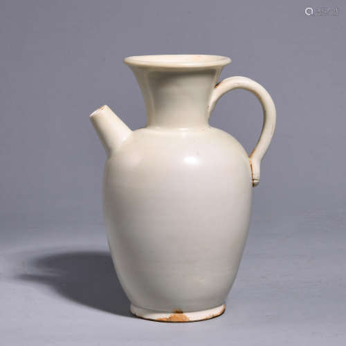 A HOLDING POT FROM DING KILN