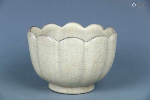 Chinese Lotus-petal-shaped Bowl