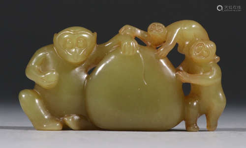 HETIAN YELLOW JADE PENDANT CARVED WITH MONKEY&PEACH