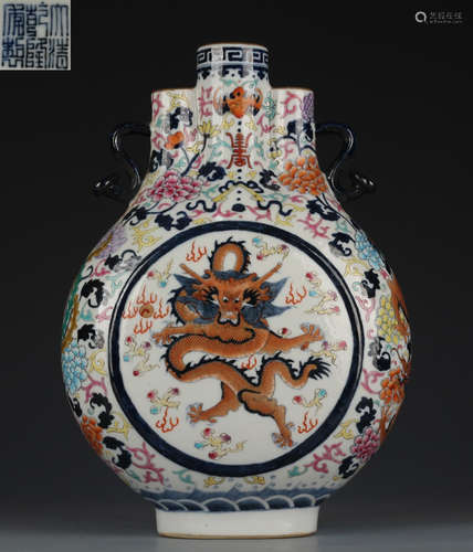 DAQINGQIANLONGNIANZHI MARK DOUCAI GLAZE VASE