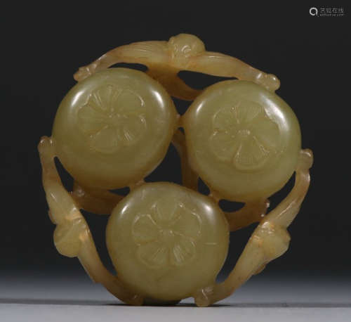 YELLOW JADE PENDANT SHAPED WITH POMEGRANATE