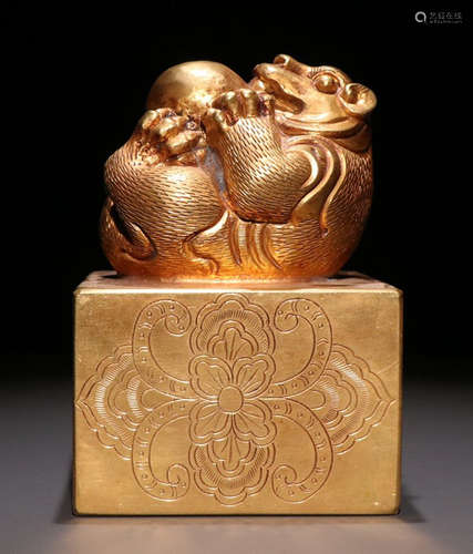 GILT BRONZE SEAL CARVED WITH BEAST