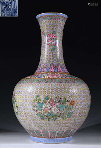 DAQINGQIANLONGNIANZHI MARK ENAMELED GLAZE VASE