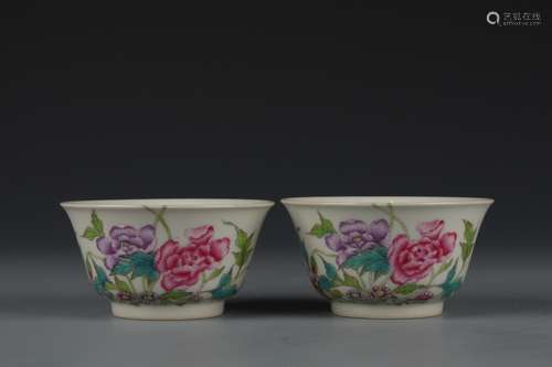 A Pair of Qing Dynasty Yongzheng Period Famille Rose Flower ...