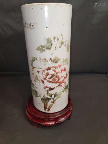 Famille Rose Brush Porcelain Pot