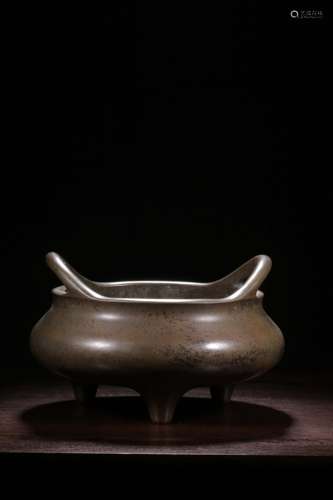 Qing Dynasty, Ming Dynasty Xuande Period Made Mark, Tripodia...