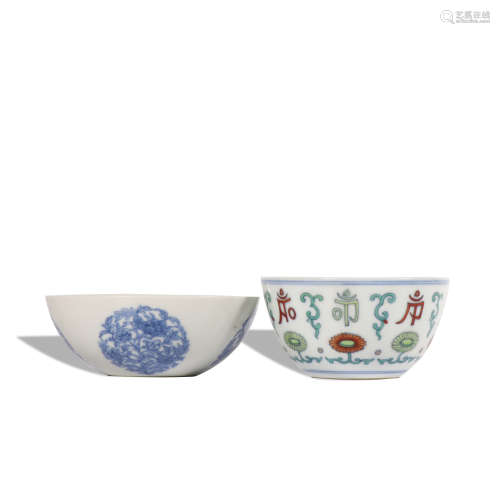 A set of blue and white bowl