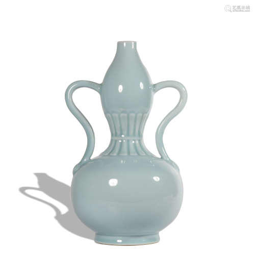 A celadon-glazed gourd-shaped vase