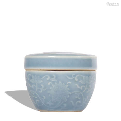 A Longquan kiln 'floral' jar and cover