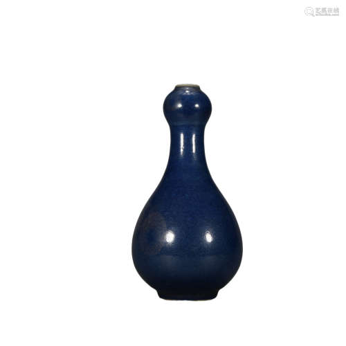 A blue glazed garlic-head vase