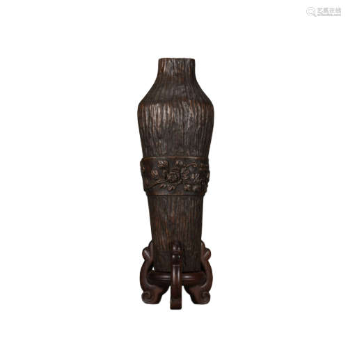 A eaglewood vase