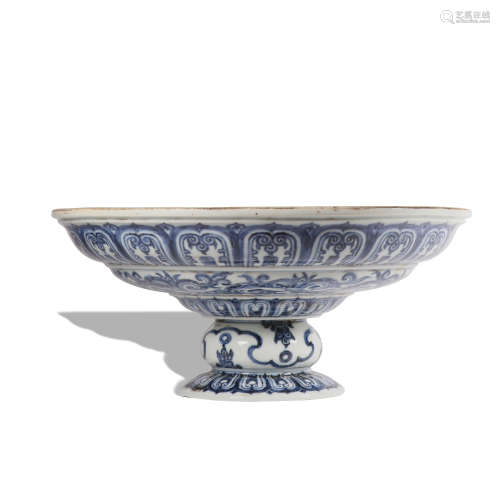A blue and white 'floral' stem dish