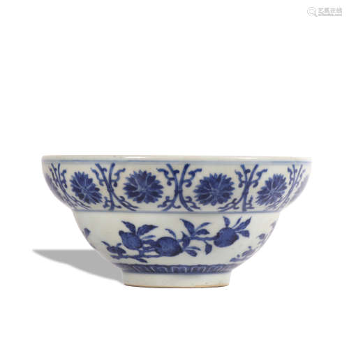 A blue and white 'floral' bowl