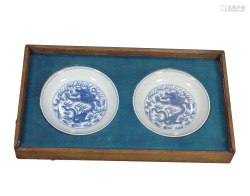 A pair of blue and white 'dragon' dish