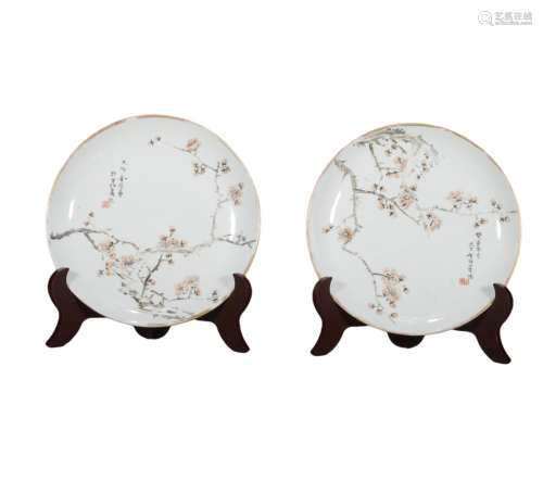 A pair of Grisaille-painted 'floral' dish