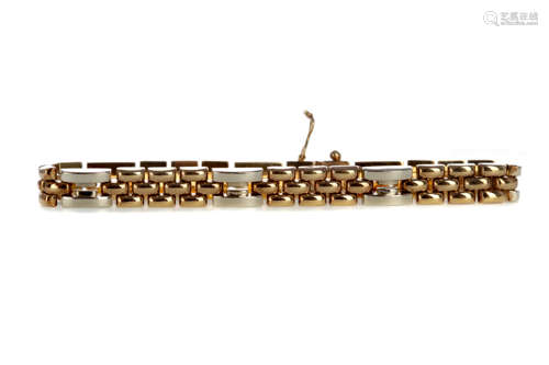 A BICOLOUR GOLD BRACELET